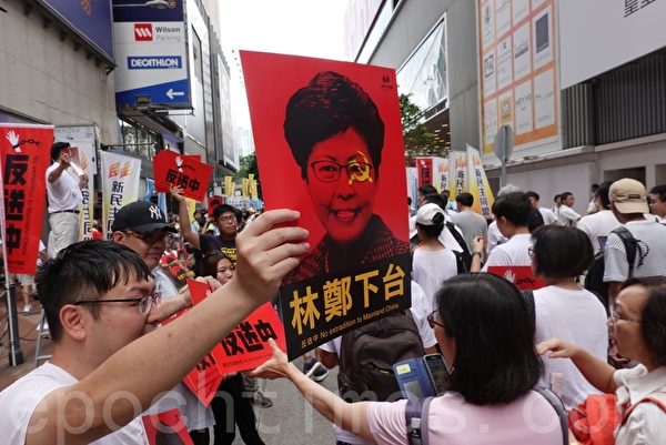 組圖2：反送中 港人以條幅展板表達怒吼