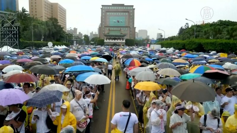 台灣民眾凱道冒雨集會 抗議中共媒體滲透