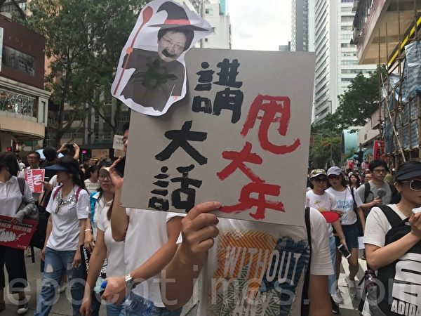 組圖2：反送中 港人以條幅展板表達怒吼