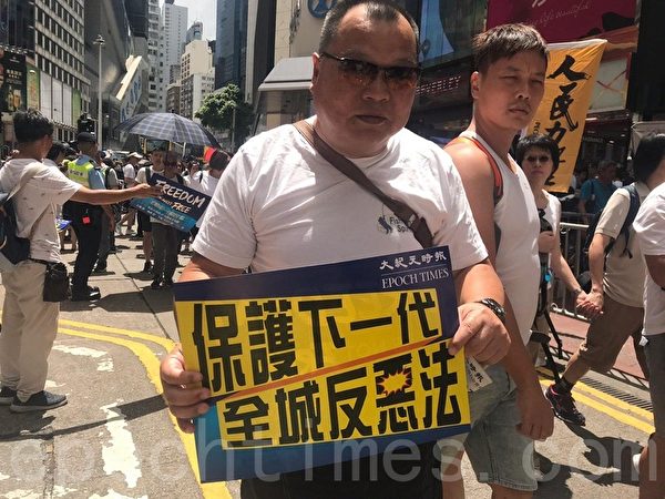 組圖2：反送中 港人以條幅展板表達怒吼