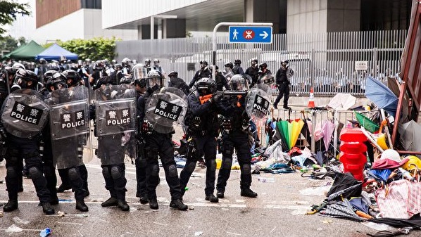 宁静：法轮功抗暴二十年 香港人如何面对中共