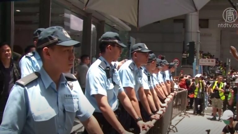 香港政府不回應 民眾包圍警察總部升級行動