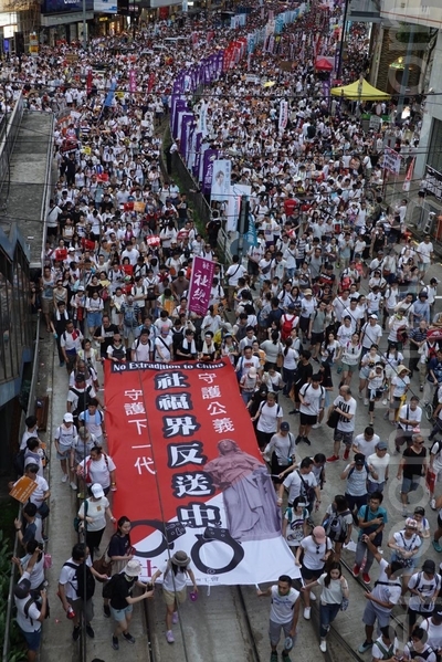 組圖2：反送中 港人以條幅展板表達怒吼