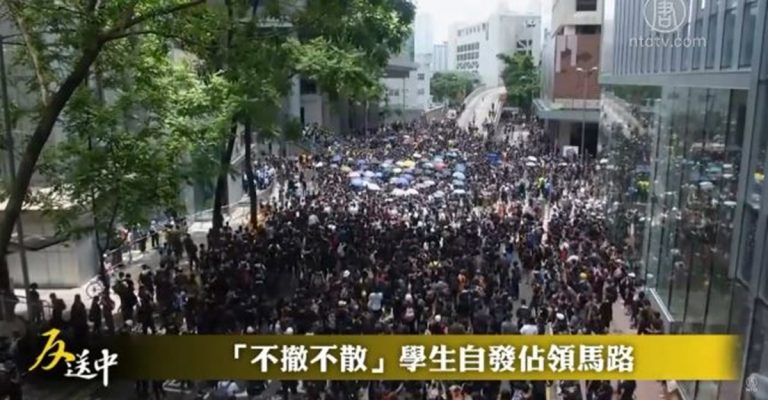 港反送中行動再升級 上千人包圍政警總部