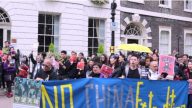 “撑香港 撤恶法”英国伦敦声援“反送中”游行