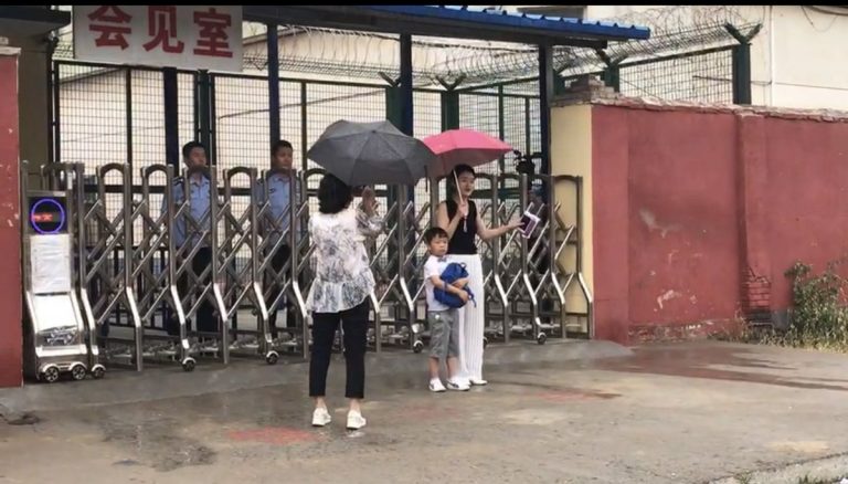 四年尋夫終探監 李文足：王全璋像另一個人