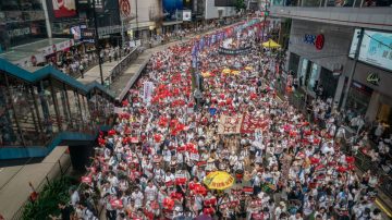 深圳公司「祝福香港」 循環播放《海闊天空》力挺反送中
