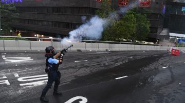 港周日再游行反送中 斥警武力清场