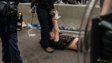 港媒:港警不滿林鄭 威脅若被追責也上街抗議