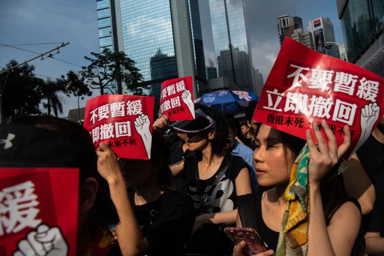 林鄭致歉仍拒撤回 中共無視民意:暫緩非放棄