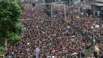 香港抗争引发中共恐慌 北京地铁严查乘客手机