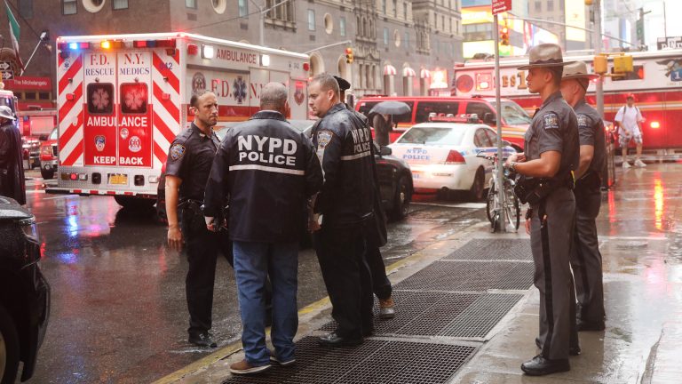 紐約曼哈頓中城直升機墜毀 飛行員當場死亡