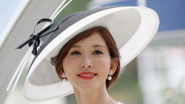 林志玲婚后首度亮相 优雅甜笑“很开心”