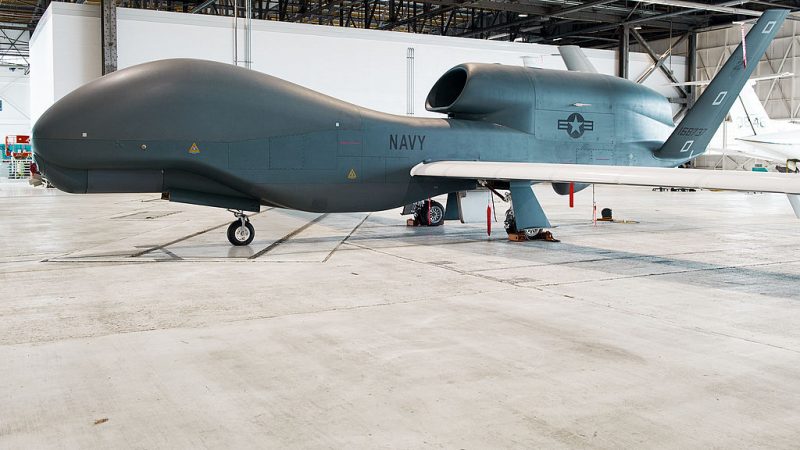 美军无人机“全球鹰”遭伊朗飞弹击落
