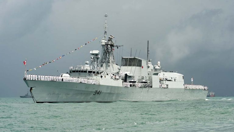 加國軍艦直穿台海 中共海警低調跟隨未提抗議