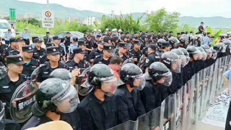 視頻：港台示威震懾中共？粵萬人堵路逼停政府項目