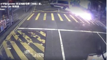 反送中游行前港警遇袭 网友:制造镇压藉口的闹剧