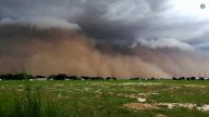 巨大沙暴襲德州 沙牆滾滾吞噬大地場面駭人（視頻）