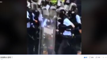 尷尬！港警投出「煙霧彈」後發現竟然是……（視頻）