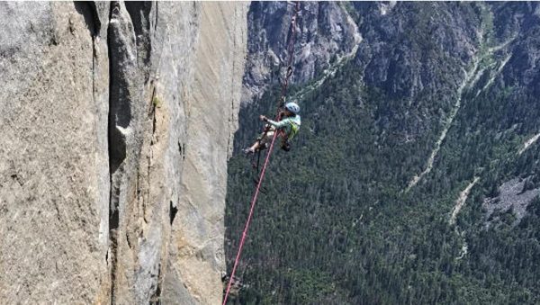 美國10歲女童登頂酋長岩 打破最年輕攀岩者紀錄