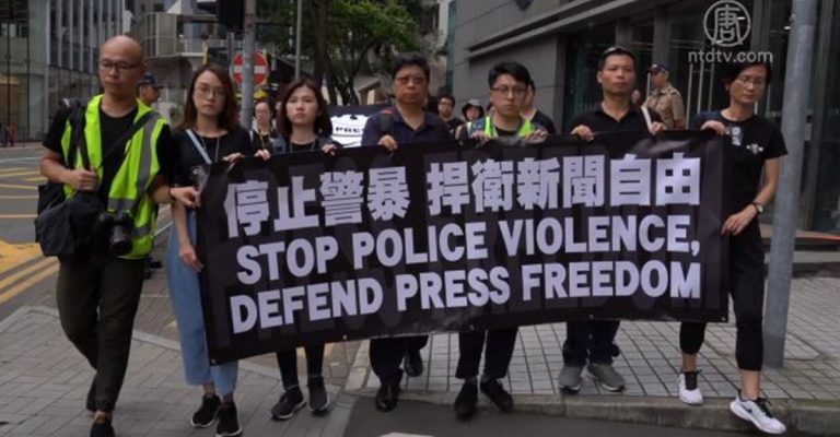 香港新聞界靜默遊行 抗議警方阻撓反送中採訪