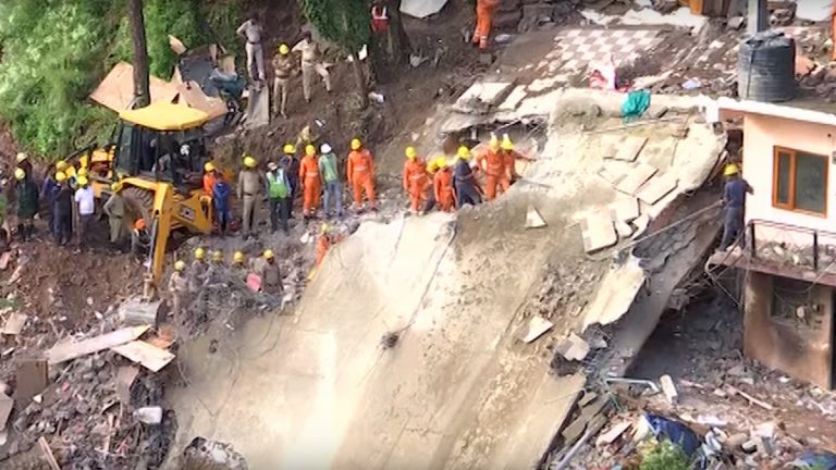 印度豪雨建築物倒塌 至少12死包括11名軍人