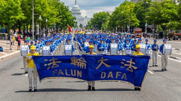 “中共穷途末路” 法轮功游行震撼美国首都