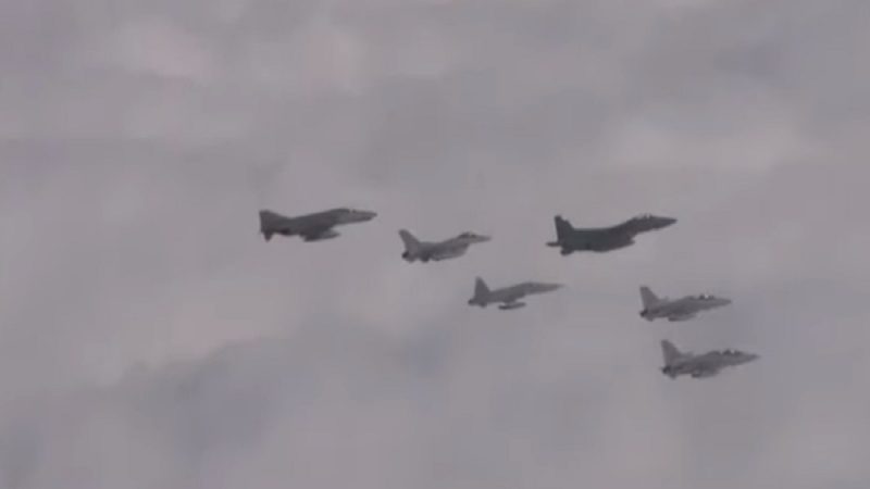 俄罗斯军机闯领空 韩战机升空开火驱离(视频)