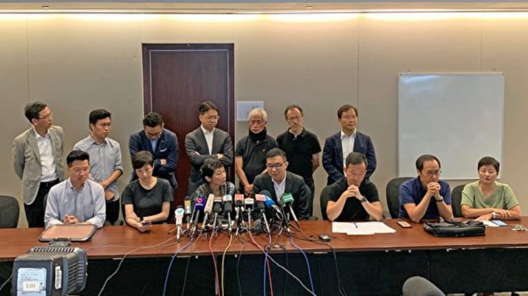 港民主派譴責元朗襲擊事件 特首稱依法追究