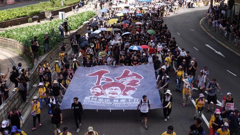 【组图4】香港大游行强行开启 警方未阻止