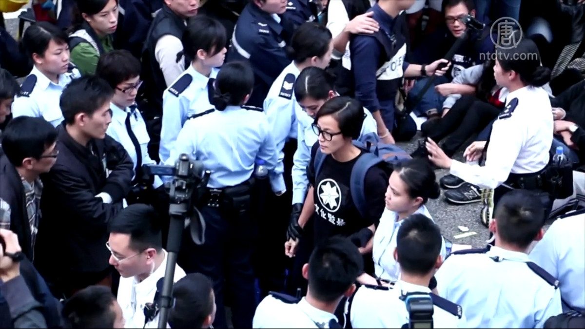 【禁闻】何韵诗等唱碟销量猛增 反击中共新招？