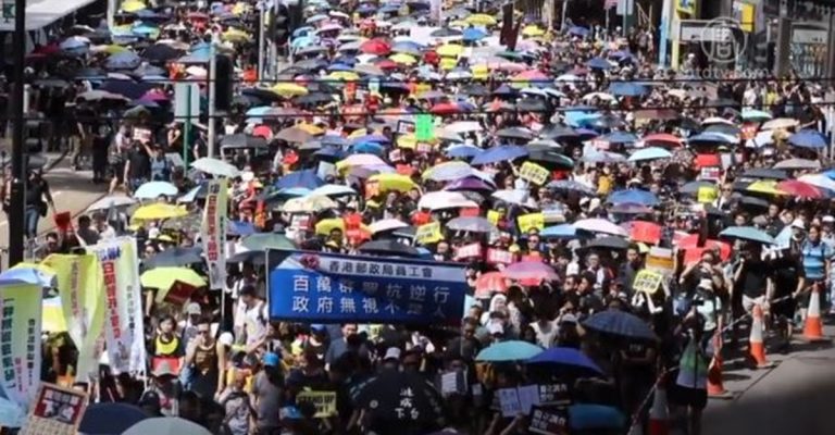 港主權移交週年55萬人上街反送中