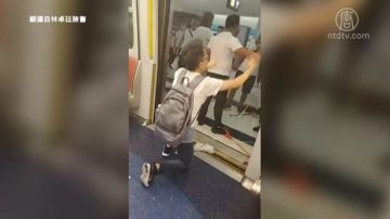 影片为证 港警纵黑帮殴反送中市民