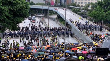 【組圖1】香港七一民眾抗議 警民對峙