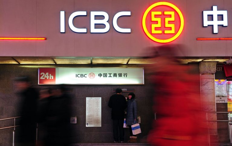 一個月20家關停：家門口的銀行為何消失？