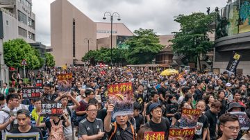 香港学生自印反送中传单：希望星星之火蔓延大陆