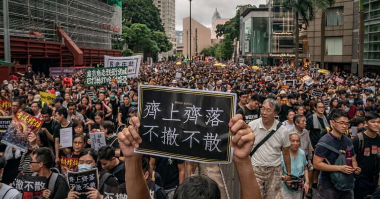 陳光誠：香港抗議不斷直擊要害 內地心照不宣迂迴上街遊行