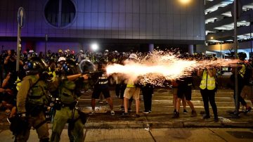 香港7·21再爆流血 港警開槍 黑幫無差別打人