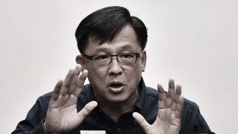 港議員何君堯為黑幫打氣被拍下 學界迅速切割