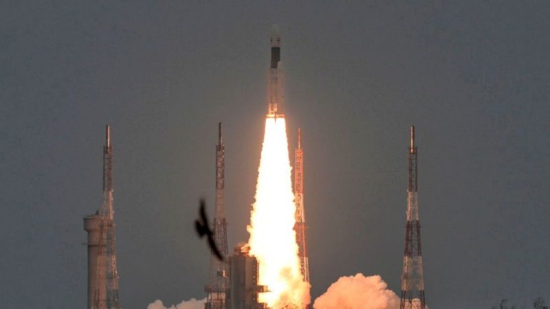 印度“月船2号”成功发射 9月初将登陆月球南极