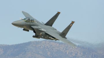 “雄鹰”的复兴 F-15EX战机受美空军青睐