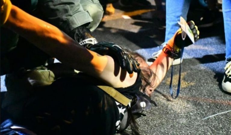 港警濫用暴力趨失控 美眾院外委會主席發聲怒斥