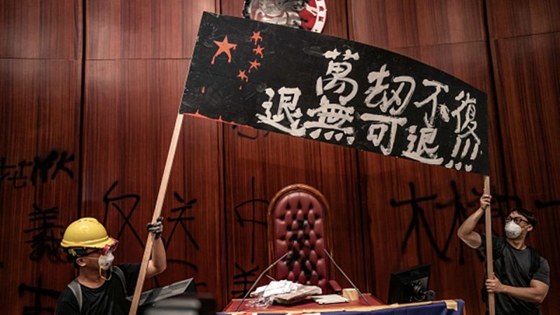 為何衝擊香港立法會？現場記者描述內情