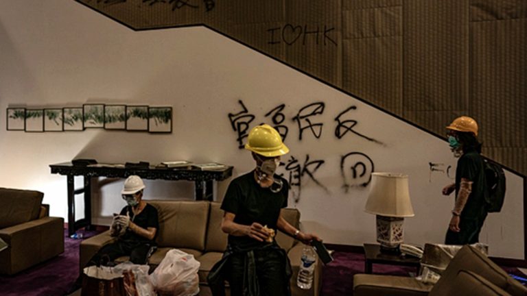 香港反送中逾50人被捕 年齡最小僅14歲