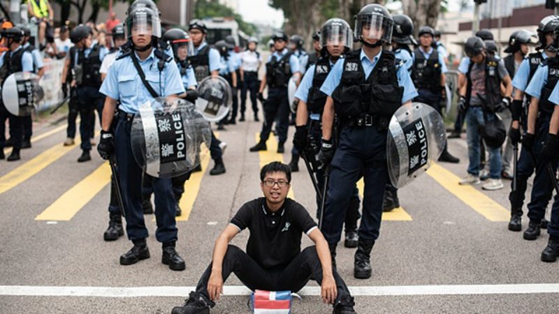 欧洲议会首次制裁香港：禁止向港警提供镇暴装备