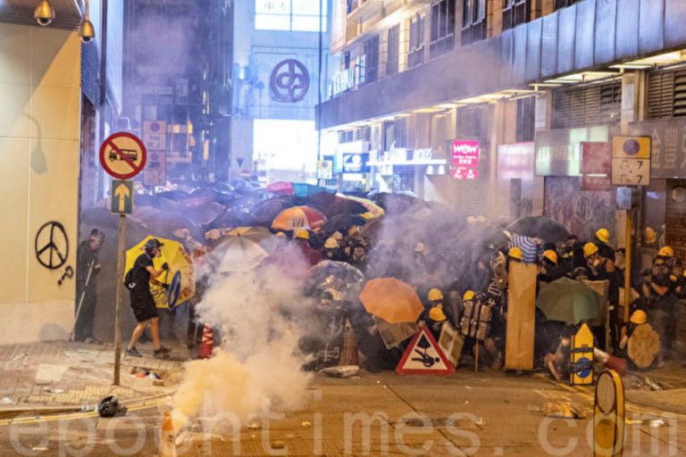 「覺醒組」配音《少女時代》 斥港警橋段爆紅