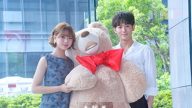 首度搭檔小8歲項婕如 吳思賢送熊玩偶