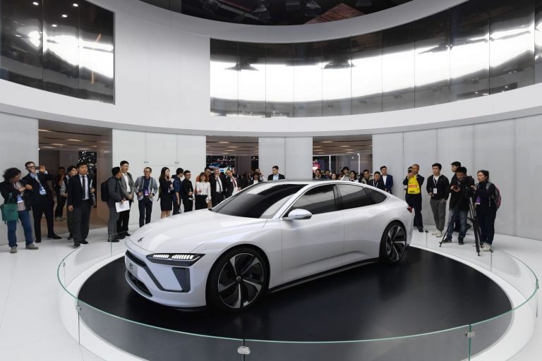 巨虧200億 蔚來汽車將裁員至7500人