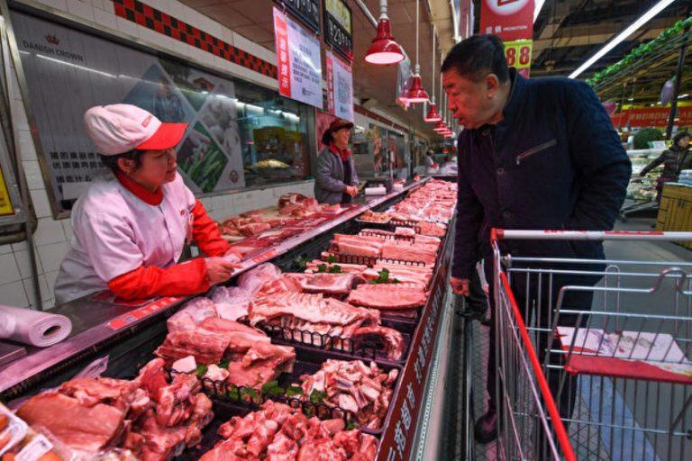 限制進口加非洲豬瘟 中國豬肉價年漲75%
