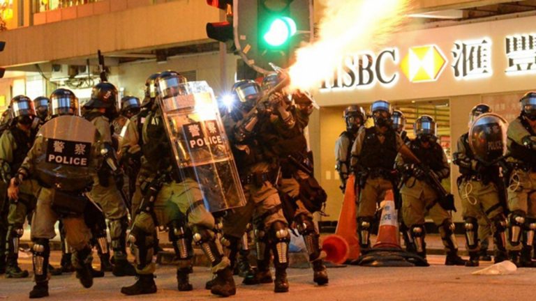 港警暴力升級如中共武警 無差別攻擊惹質疑